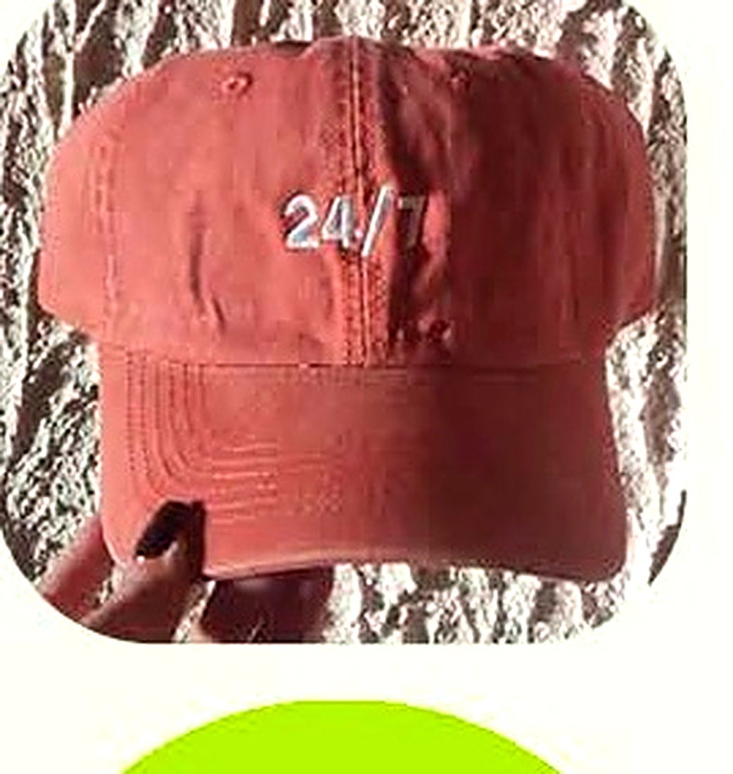 Gorra roja con bordado 24/7